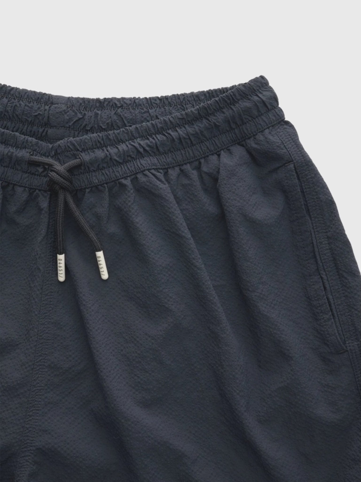 04651 / A Trip In A Bag Men's Mono Seersucker Swim Trunk