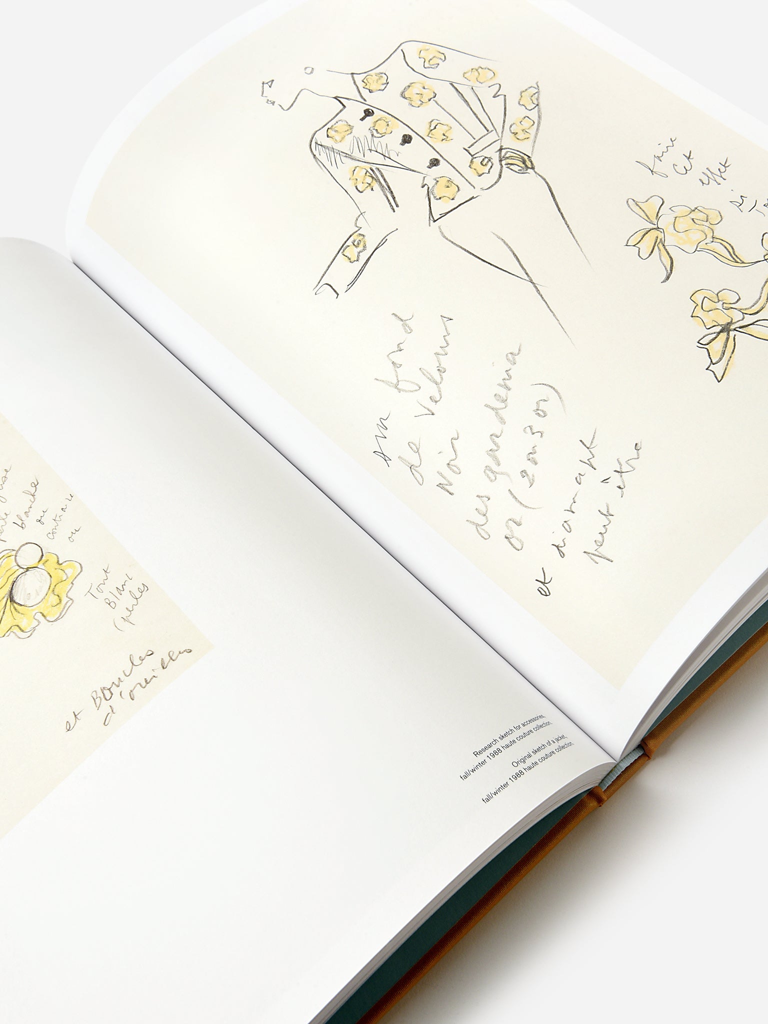 Abrams Publishing Yves Saint Laurent: Gold: Fashion, Jewelry, Shoes, and Bags