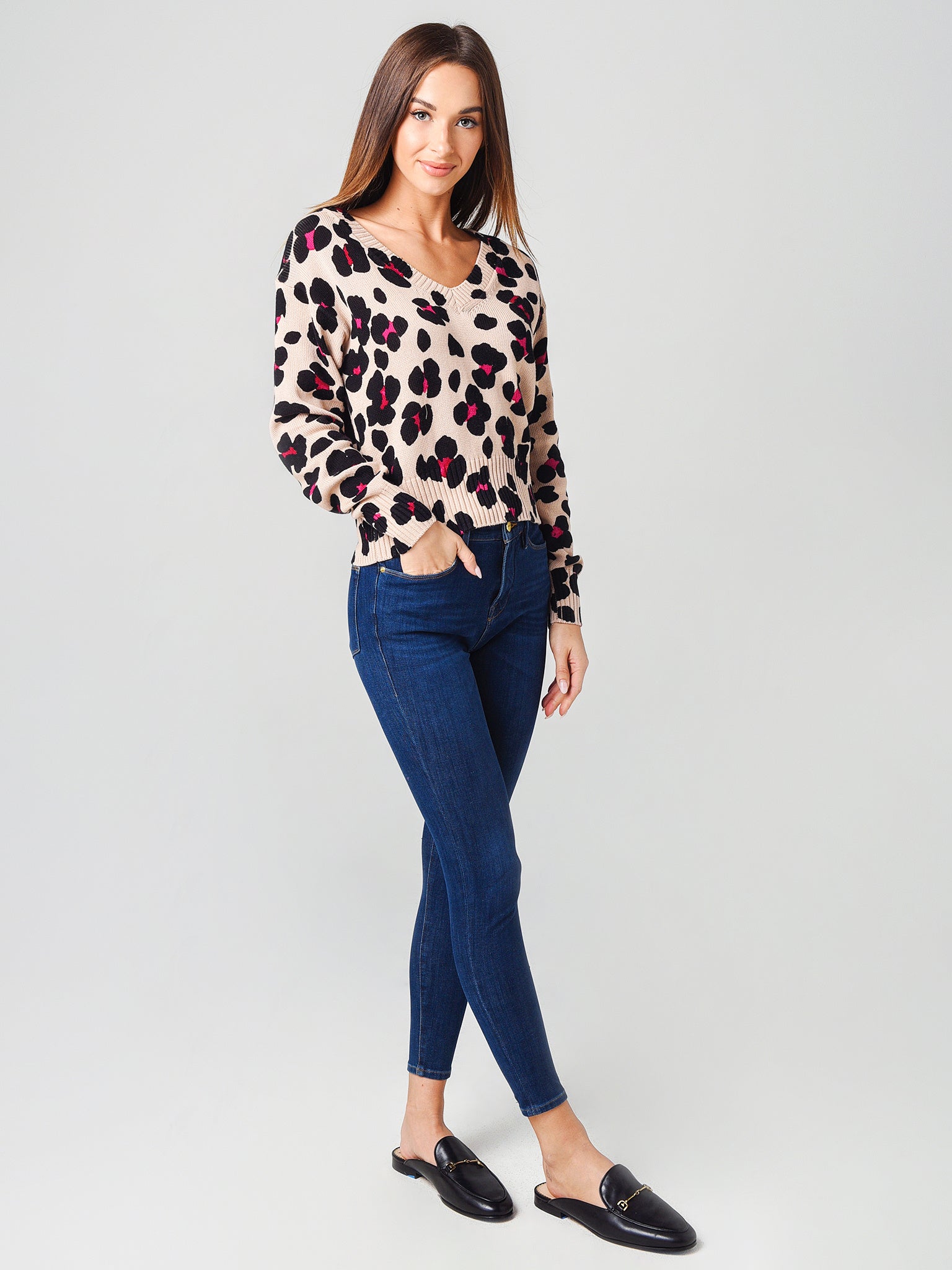 525 Women's Printed Relaxed V-Pullover Sweater